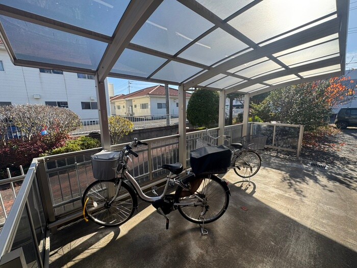 物件外観写真5　(駐輪場)