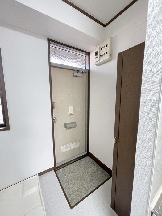 物件内観写真14　(玄関)