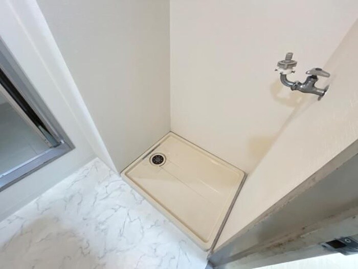 物件内観写真13　(洗濯機置場)