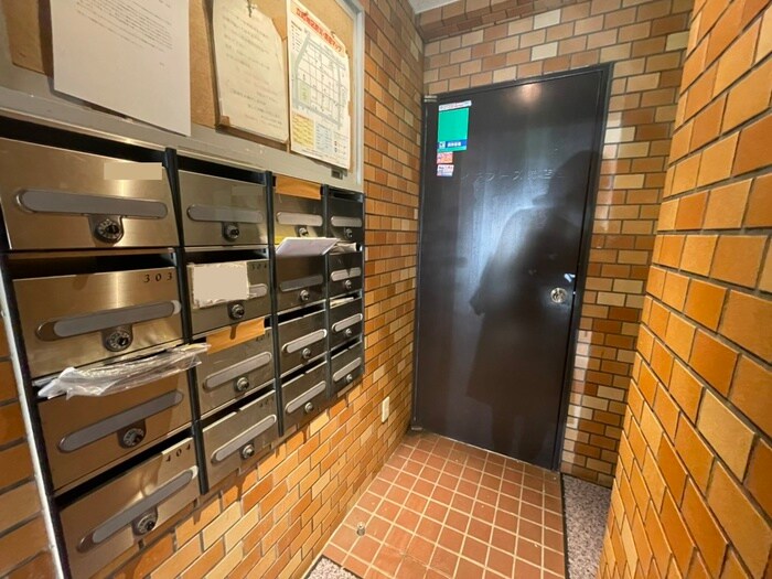 物件外観写真4　(エントランス部分)