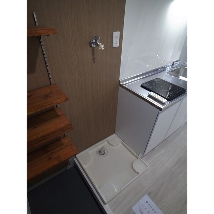 物件内観写真12　(洗濯機置場)