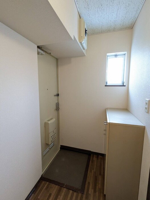 物件内観写真10　(玄関)