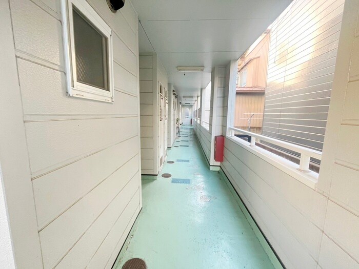 物件外観写真3　(エントランス部分)