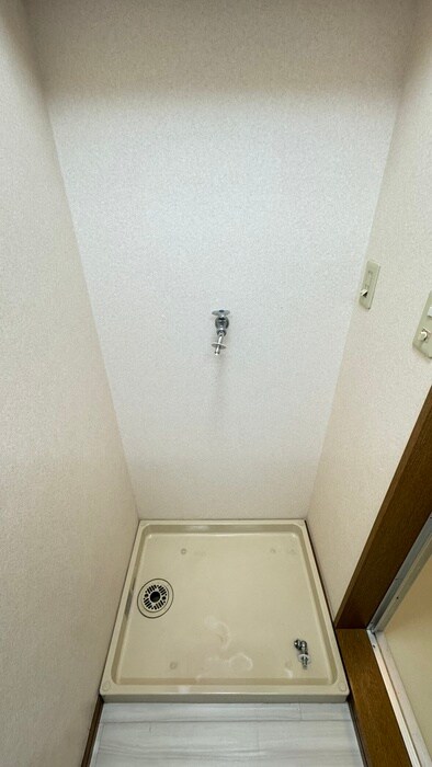 物件内観写真13　(洗濯機置場)