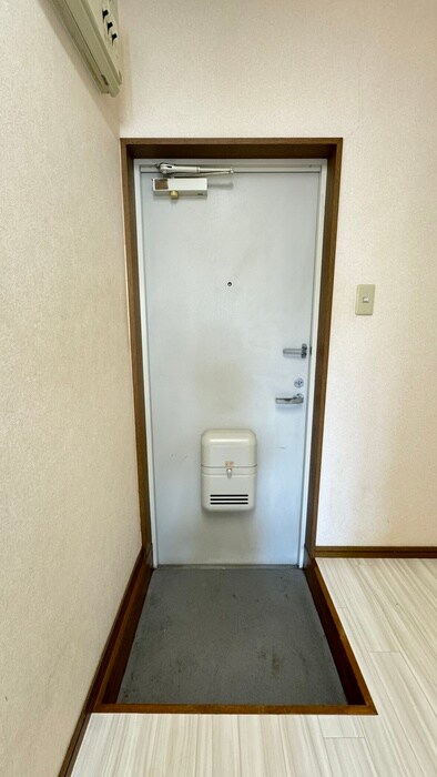 物件内観写真16　(玄関)