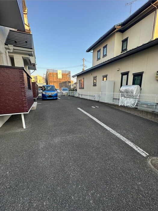 物件外観写真4　(駐車場)