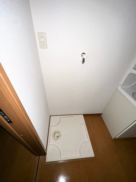 物件内観写真16　(洗濯機置場)