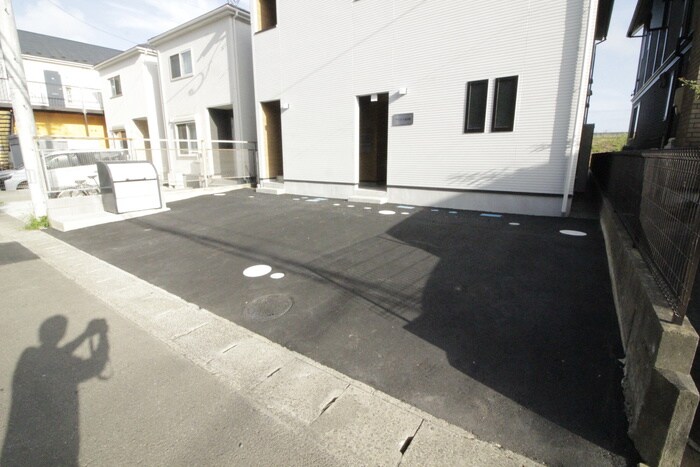 物件外観写真6　(駐車場)