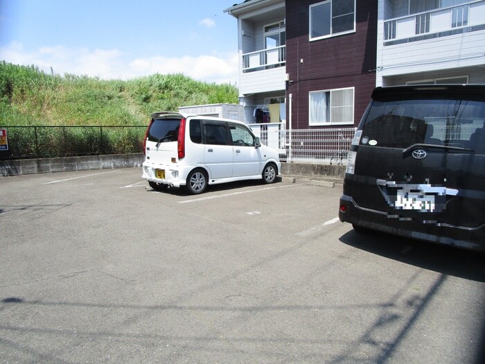 物件外観写真3　(駐車場)