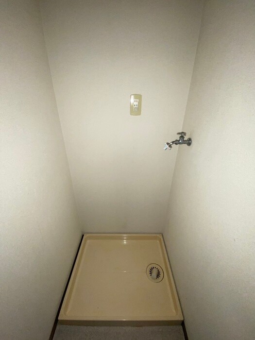 物件内観写真16　(洗濯機置場)