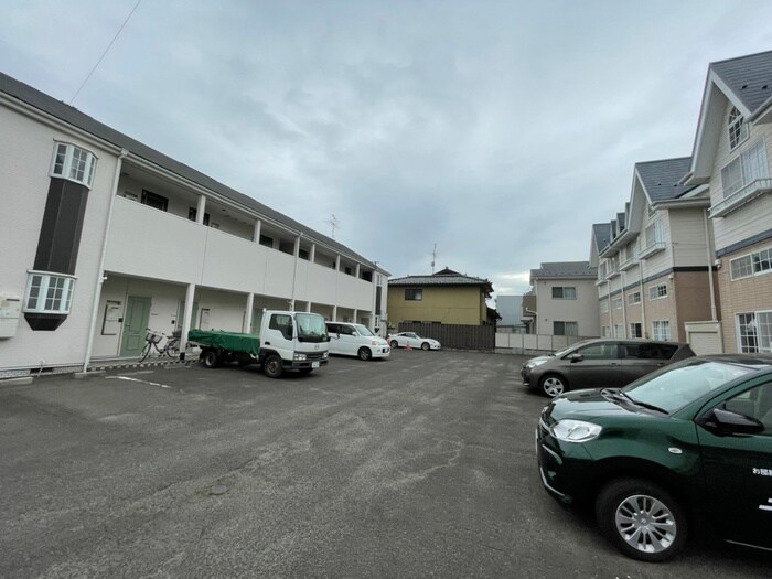 物件外観写真3　(駐車場)