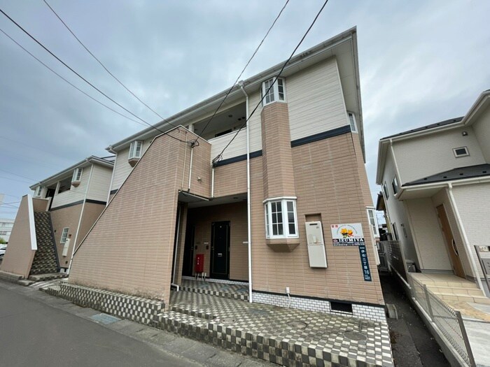 物件外観写真6　(エントランス部分)