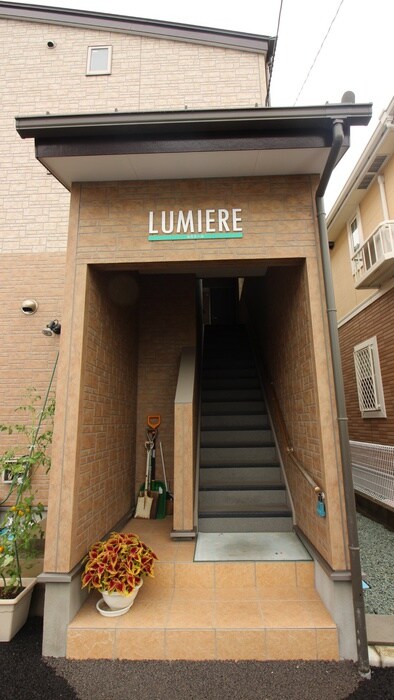 物件外観写真3　(エントランス部分)