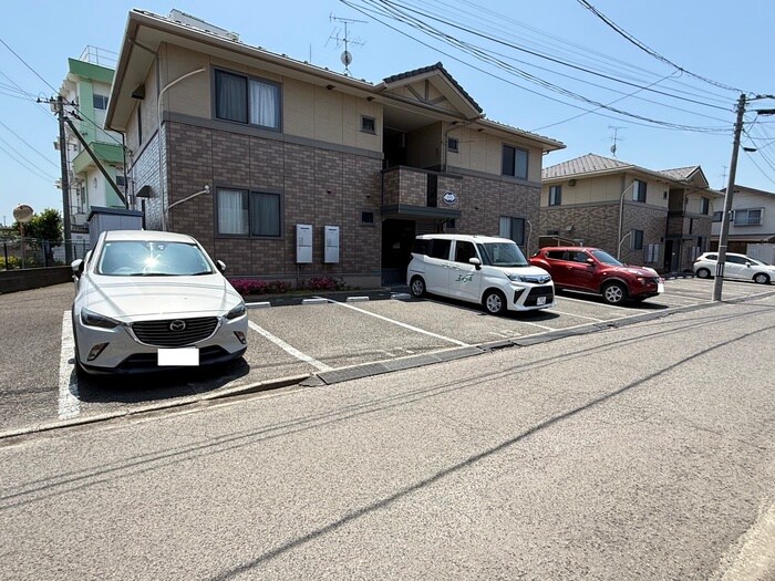 物件外観写真2　(駐車場)