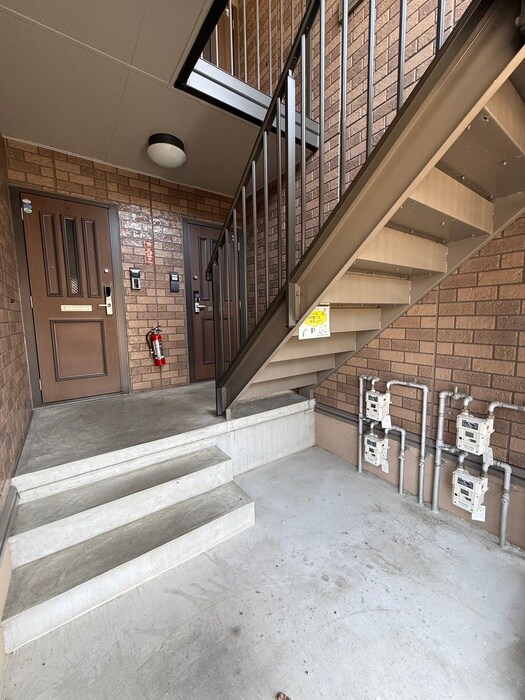 物件外観写真4　(エントランス部分)