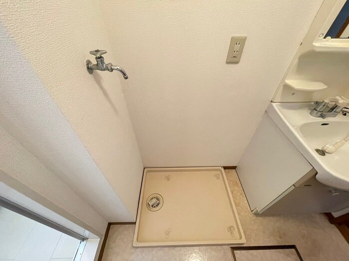 物件内観写真12　(洗濯機置場)