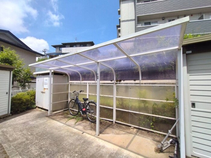 物件外観写真3　(駐輪場)
