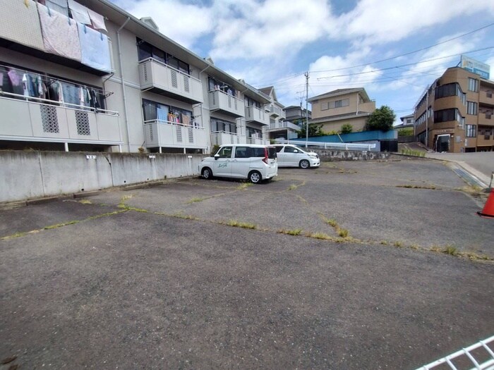 物件外観写真5　(駐車場)