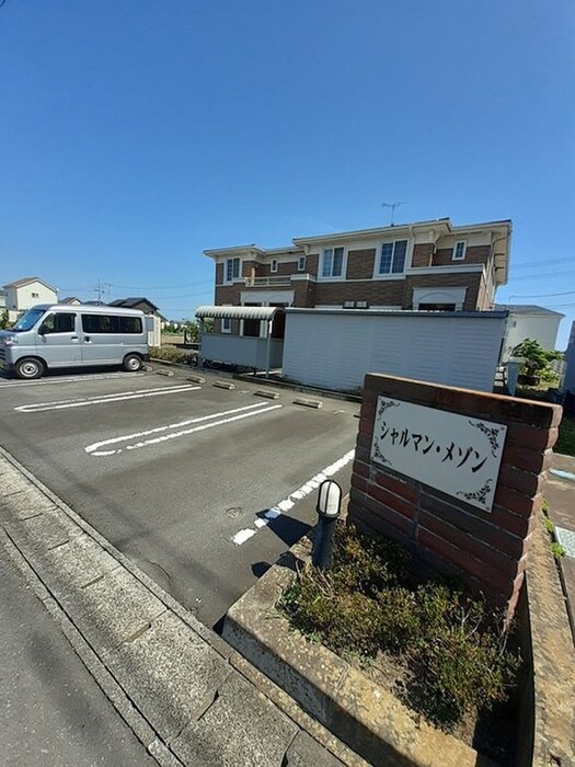 物件外観写真2　(駐車場)