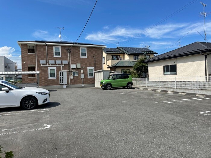 物件外観写真6　(駐車場)