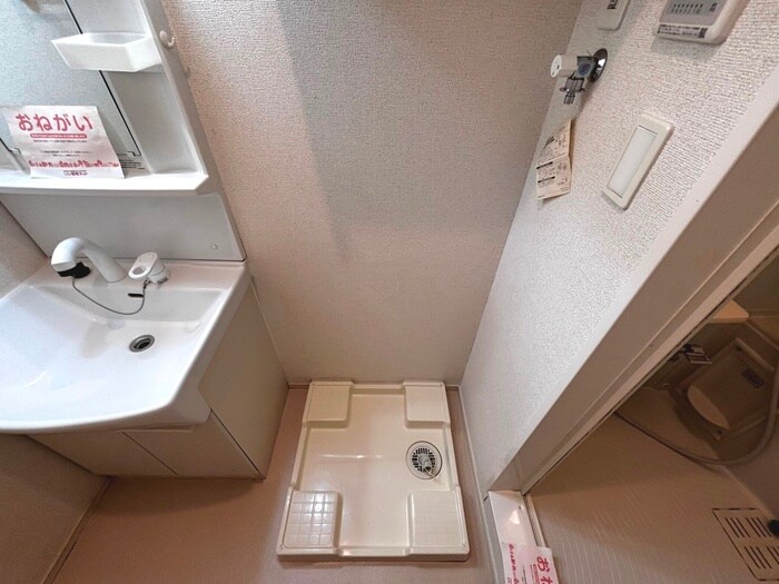 物件内観写真13　(洗濯機置場)