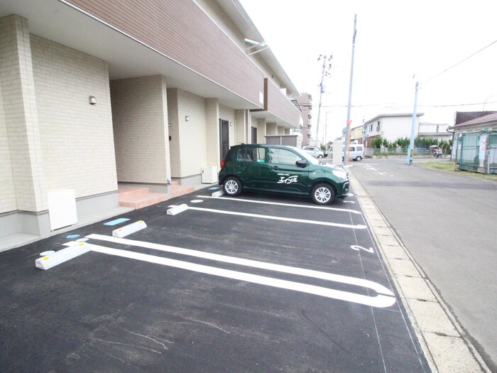 物件外観写真5　(駐車場)