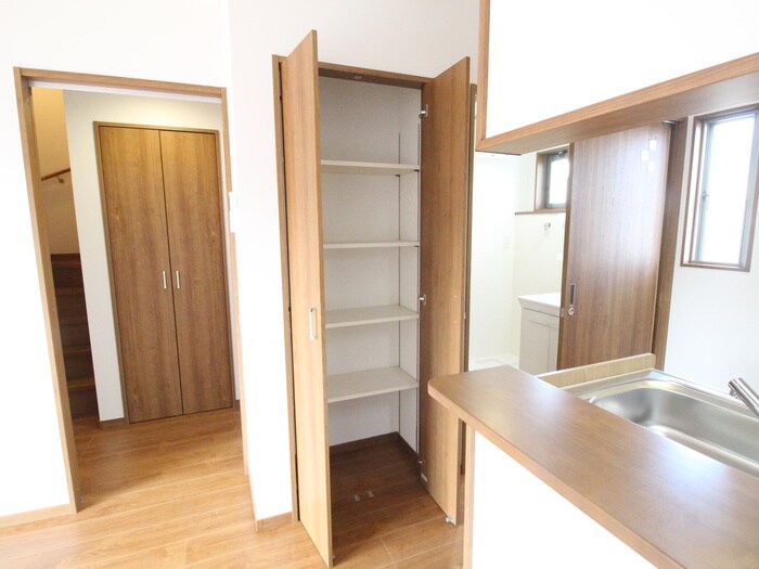 物件内観写真21　(収納)