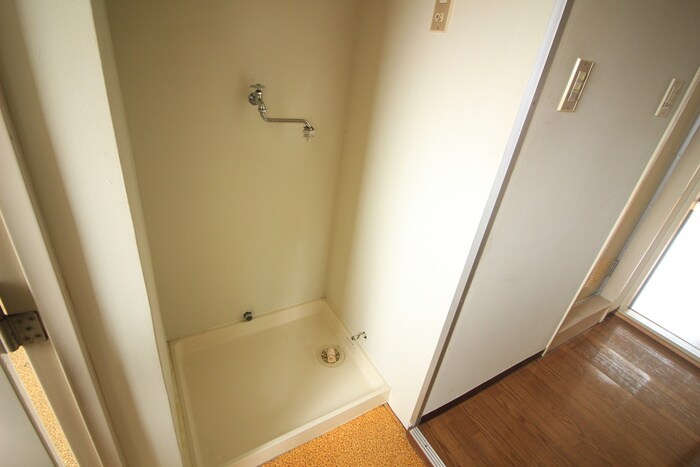 物件内観写真10　(洗濯機置場)