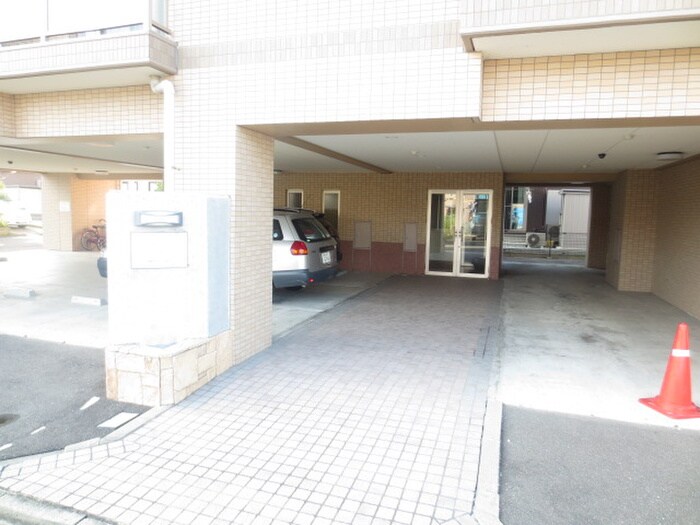 物件外観写真4　(駐車場)