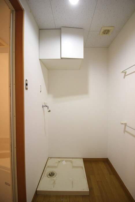 物件内観写真15　(洗濯機置場)