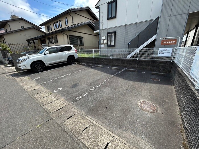 物件外観写真4　(駐車場)