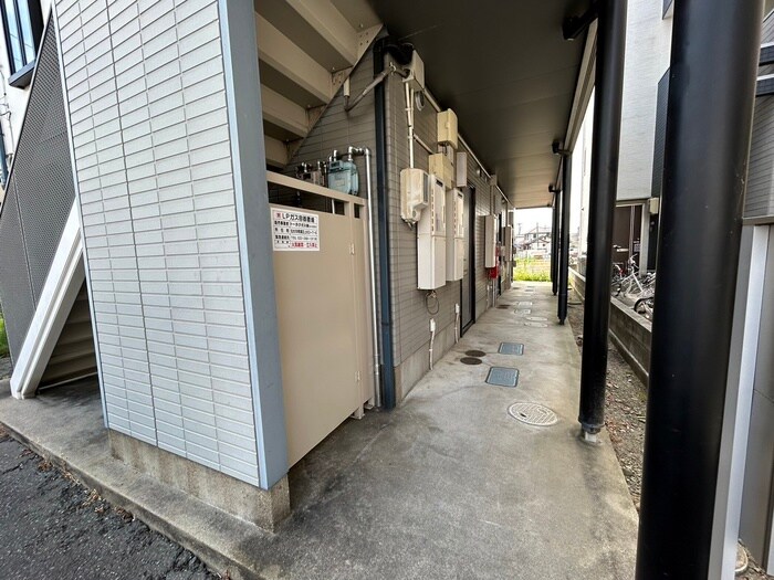 物件外観写真6　(エントランス部分)