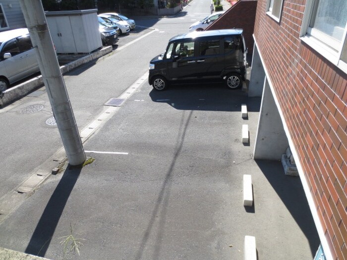 物件外観写真4　(駐車場)