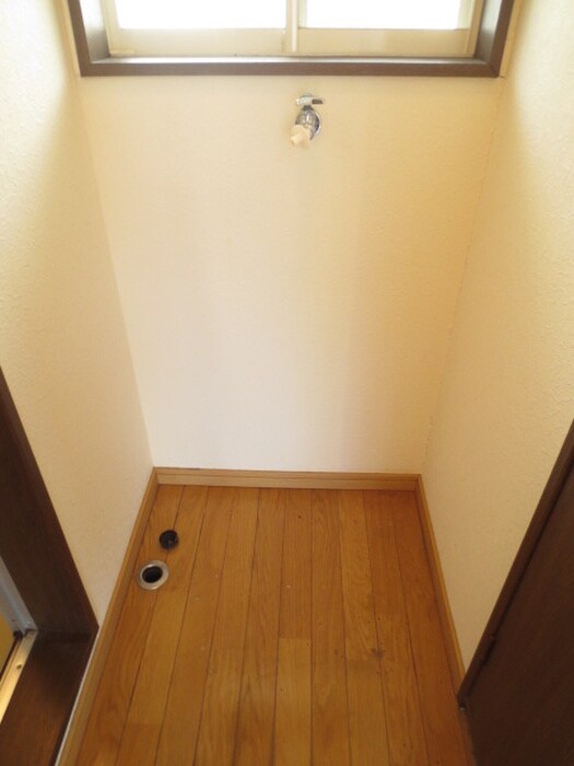 物件内観写真12　(洗濯機置場)