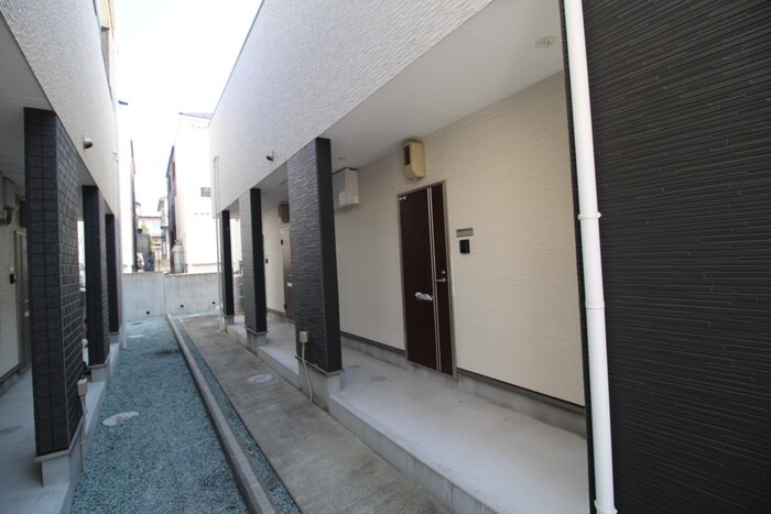 物件外観写真2　(エントランス部分)