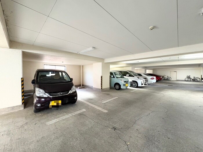 物件外観写真3　(駐車場)