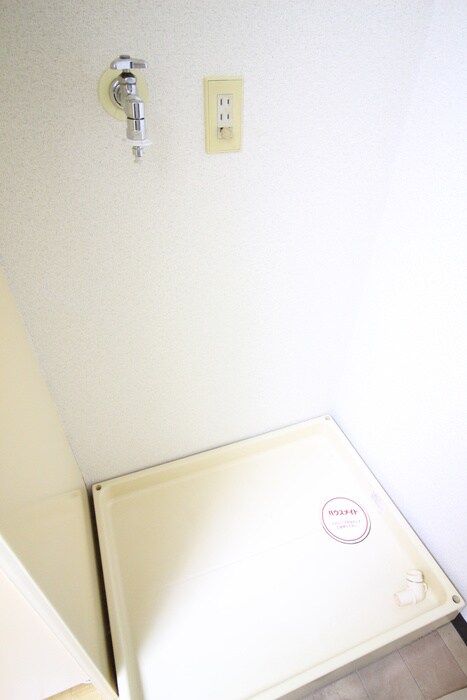 物件内観写真16　(洗濯機置場)