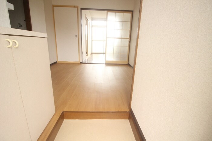 物件内観写真7　(玄関)