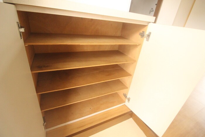 物件内観写真8　(靴箱)