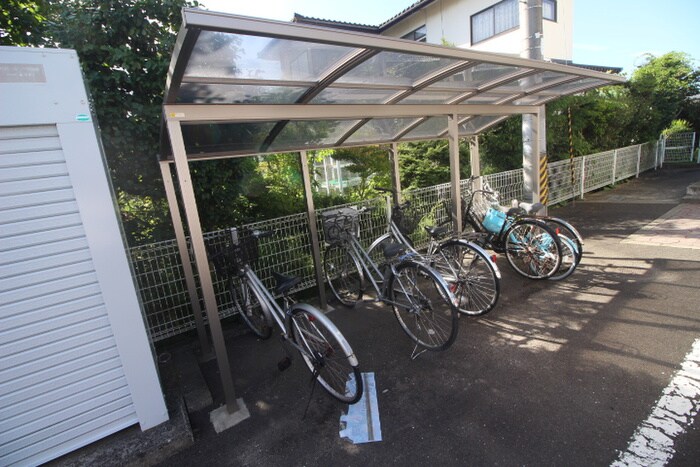 物件外観写真3　(駐輪場)