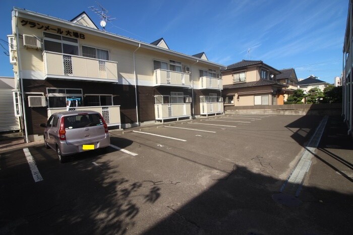 物件外観写真5　(駐車場)