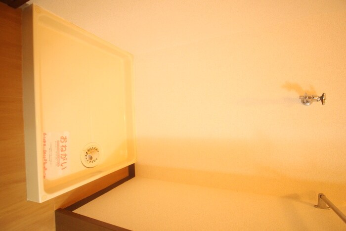 物件内観写真11　(洗濯機置場)