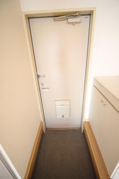 物件内観写真13　(玄関)