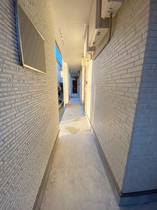 物件外観写真4　(エントランス部分)