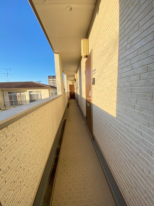 物件外観写真5　(エントランス部分)