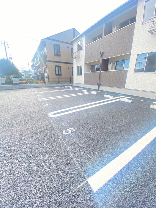 物件外観写真6　(駐車場)
