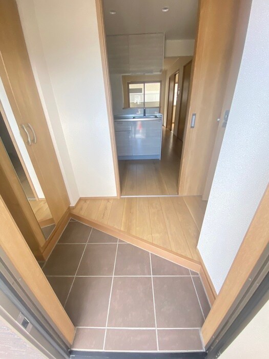 物件内観写真15　(玄関)