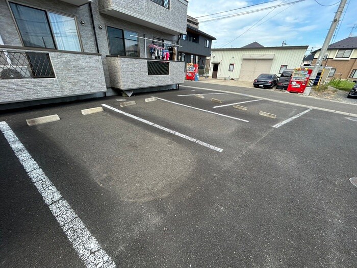 物件外観写真4　(駐車場)