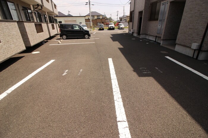 物件外観写真4　(駐車場)