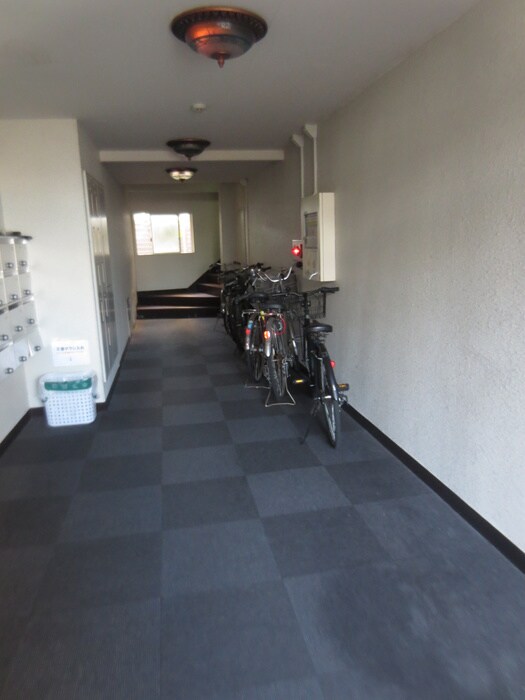 物件外観写真4　(エントランス部分)